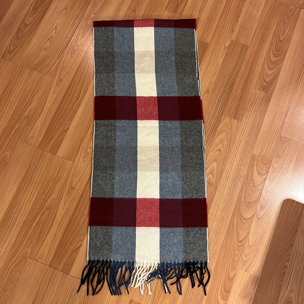 Want Les Essentiels 100% lambswool plaid scarf. Made in Scotland.